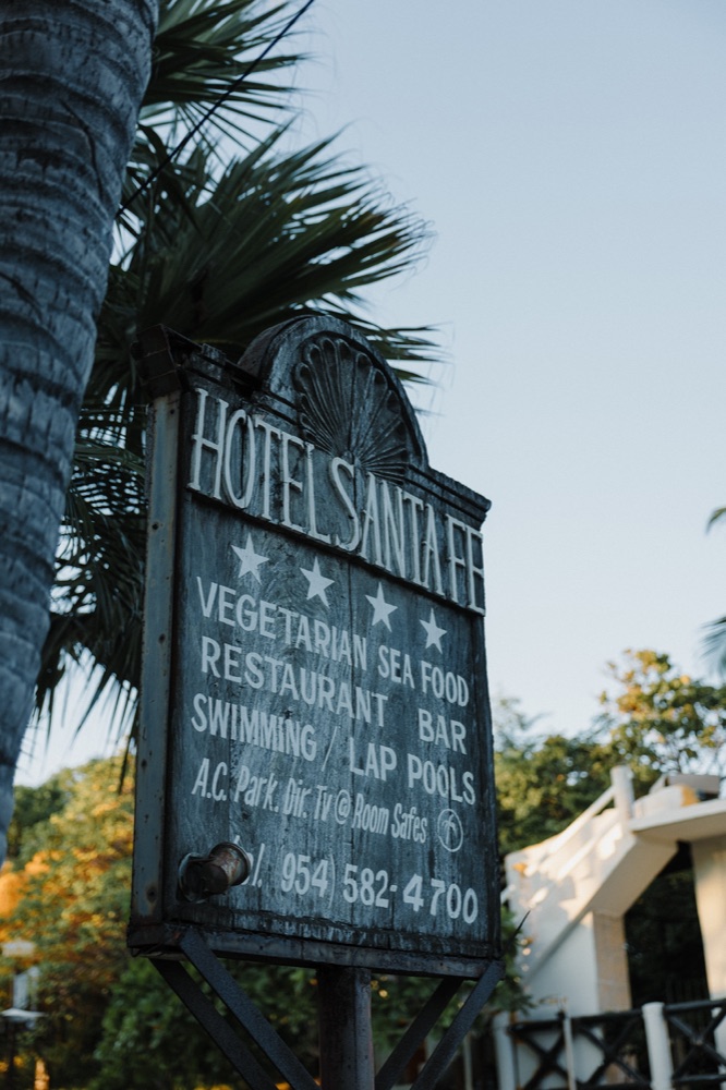 Letrero del Hotel Santa Fe